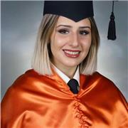 Soy estudiante de turismo con un nivel avanzado de inglés. Llevo años dando clases particulares de inglés desde primaria hasta 2º de bachillerato